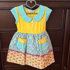 Dress with buttons and Peter Pan collar!